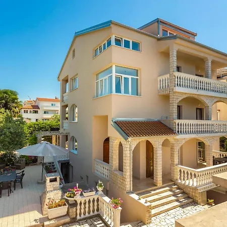 Stunning apartment in Malinska with WiFi&2 Bedrooms Malinska