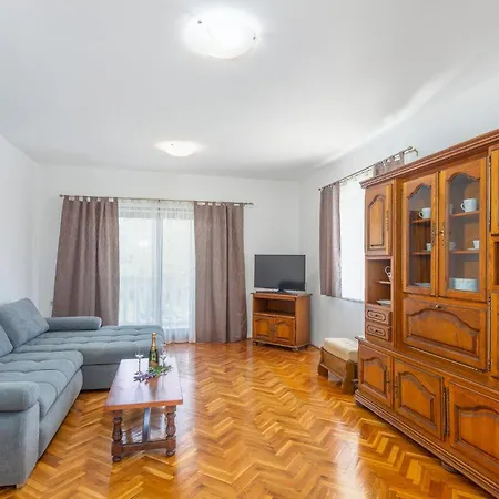 Cozy Apartment In Malinska With Wifi Malinska