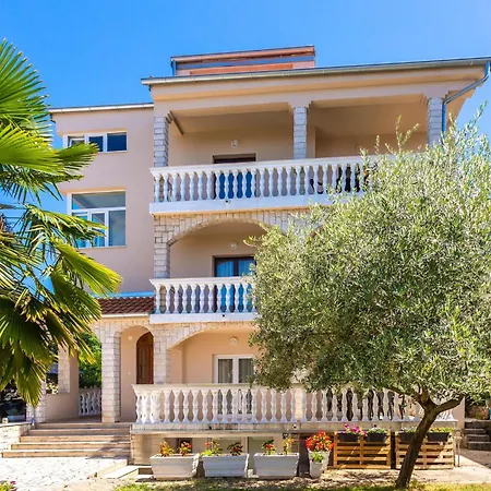 Cozy Apartment In Malinska With Wifi Malinska